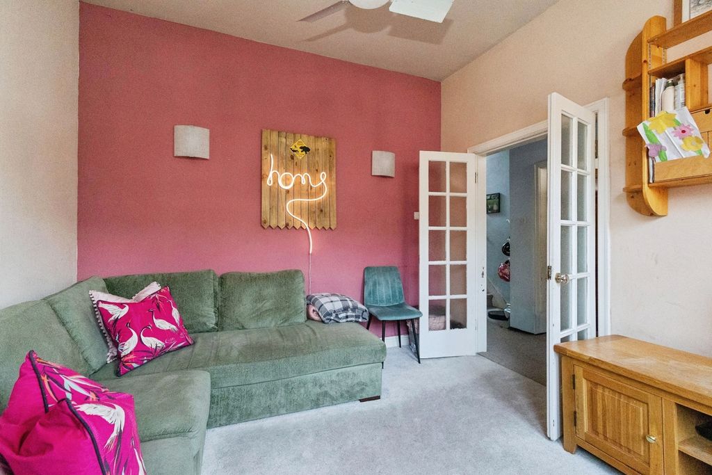 Property photo 3 of 37 Pbox-Img.Jpg