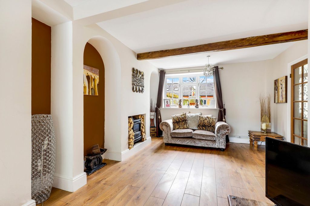 Property photo 2 of 20