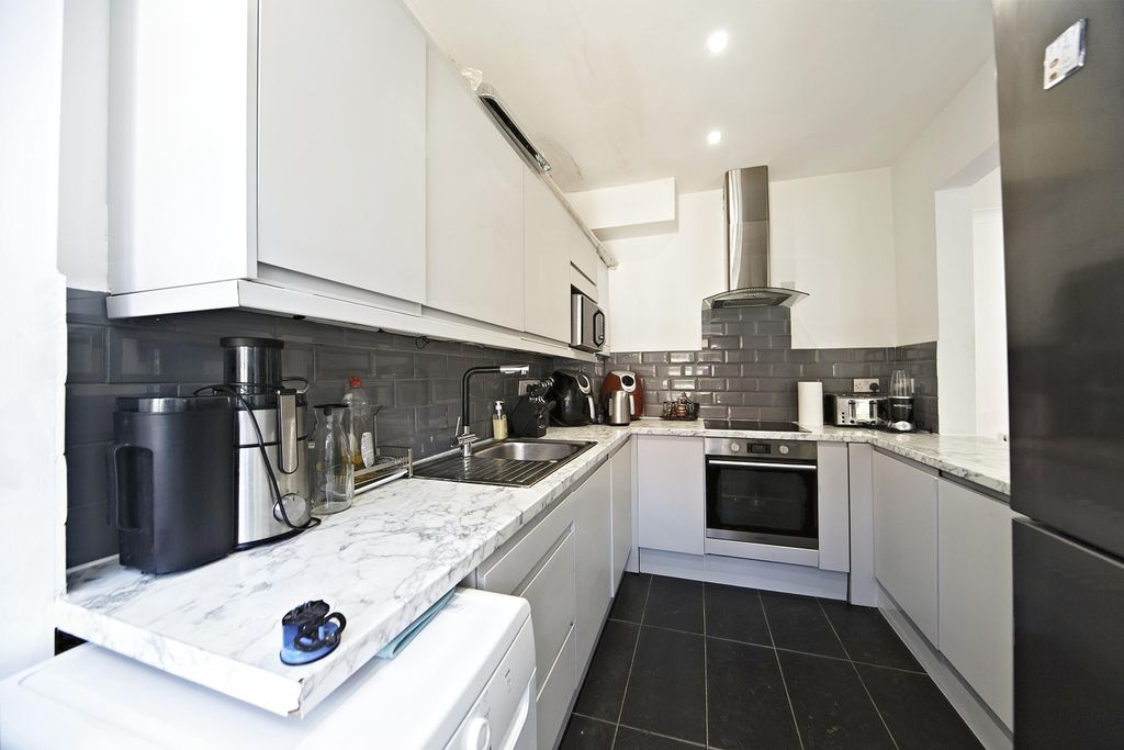 Property photo 3 of 10 Full Kitchen
