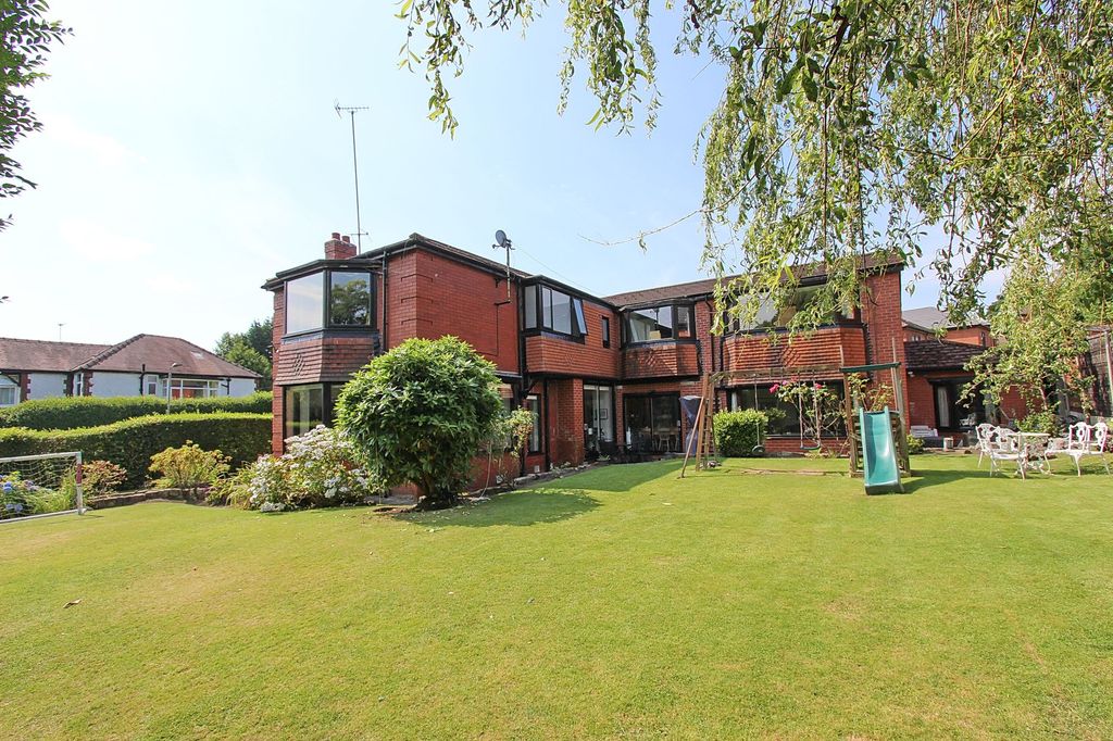 Property photo 1 of 28