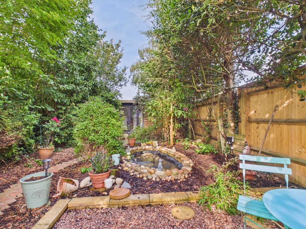 Property photo 2 of 25 Pond, Water Feature