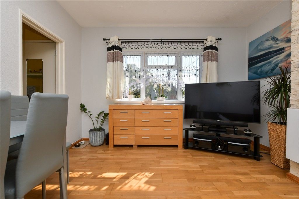 Property photo 3 of 12 Lounge