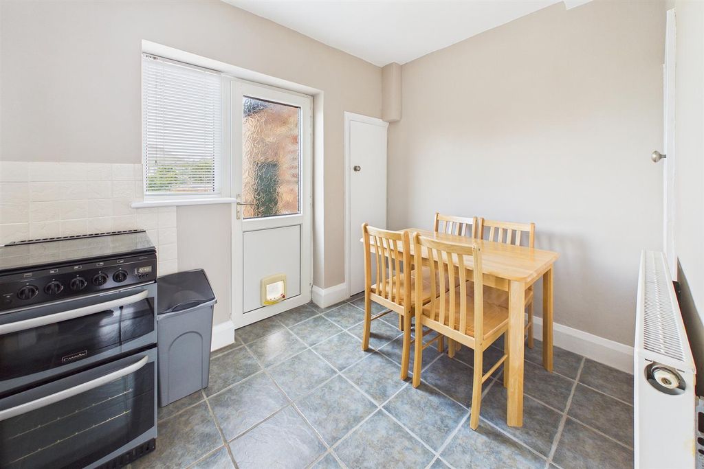 Property photo 3 of 8 Cam03736G0-Pr0320-Still006.Jpg