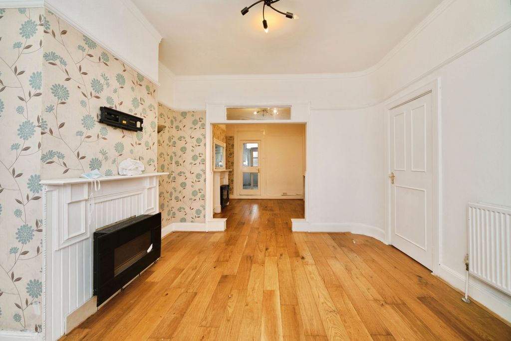 Property photo 3 of 12 Photo