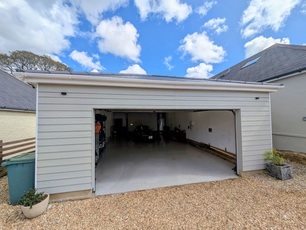 Property photo 2 of 26