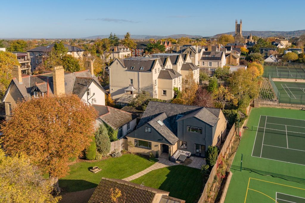 Property photo 1 of 30