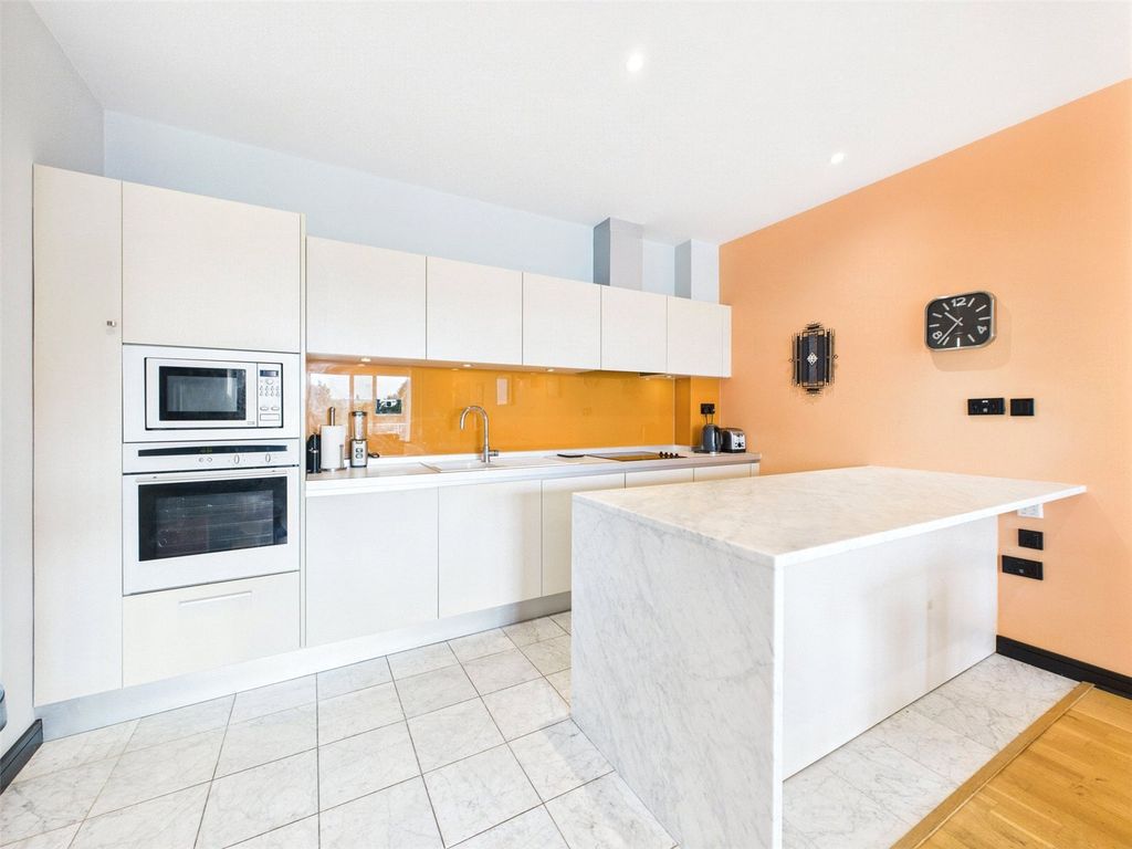 Property photo 3 of 19 Picture No. 12