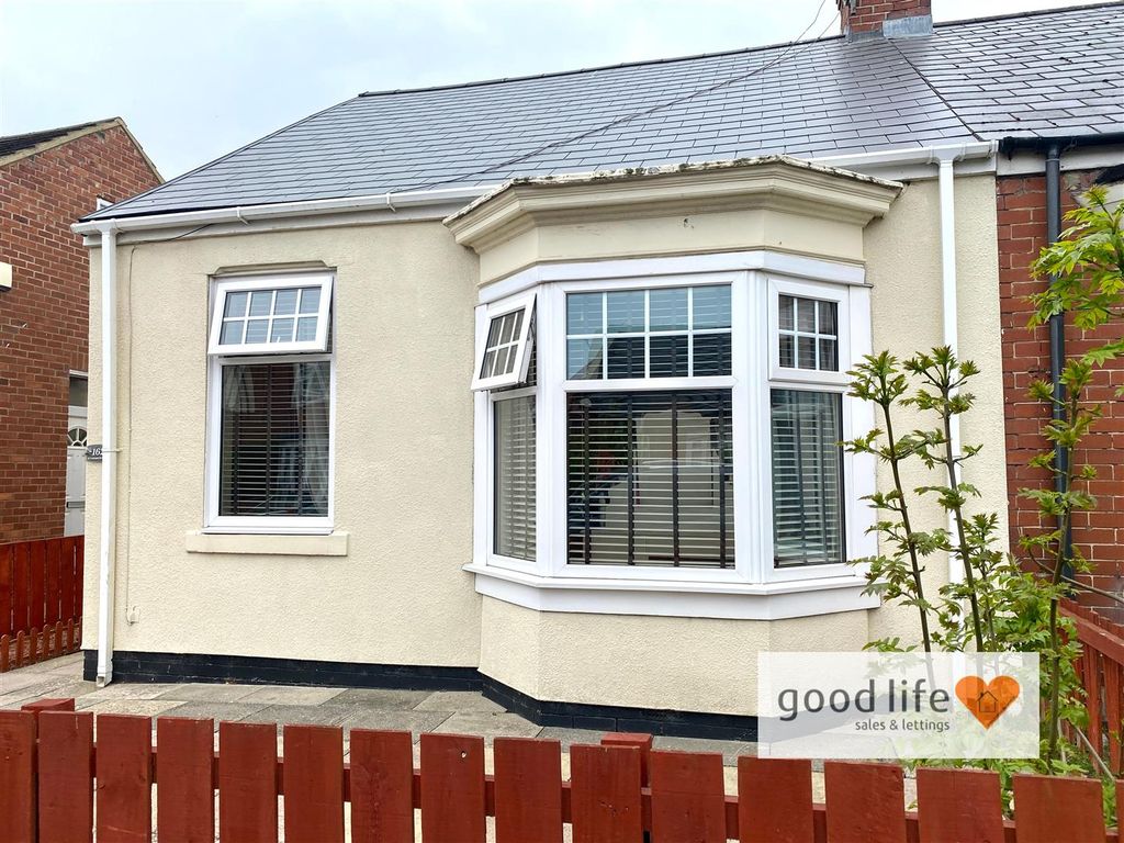 Property photo 2 of 18 20250516_124650055_Ios162Stleonardstreet.Jpg