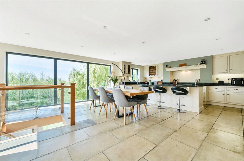 Property photo 1 of 25 Picture No. 02