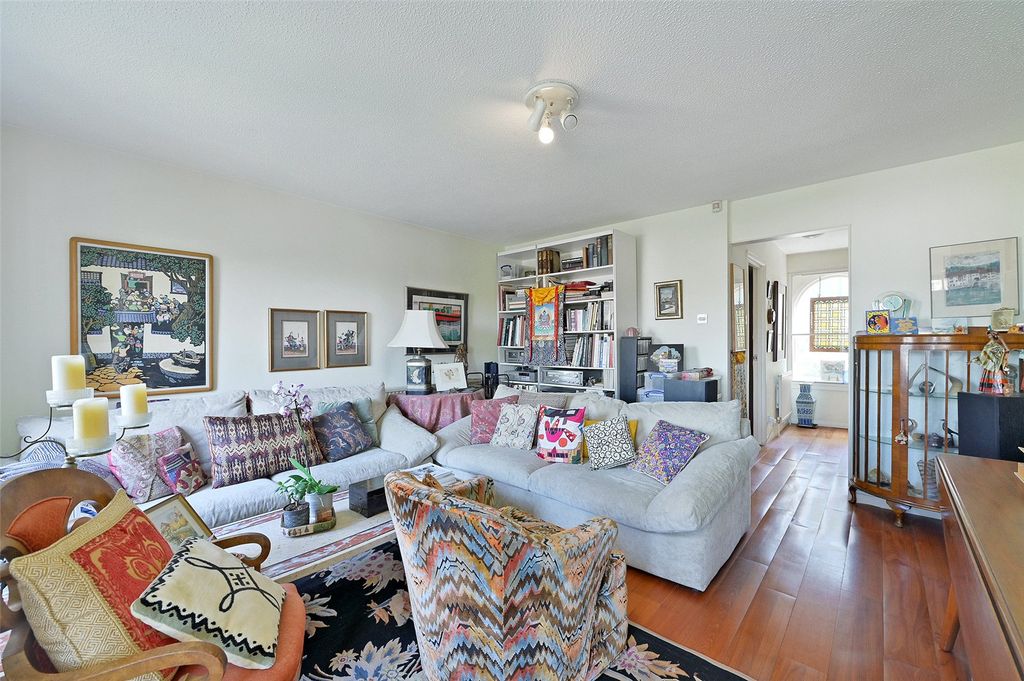 Property photo 3 of 12 Sitting Room