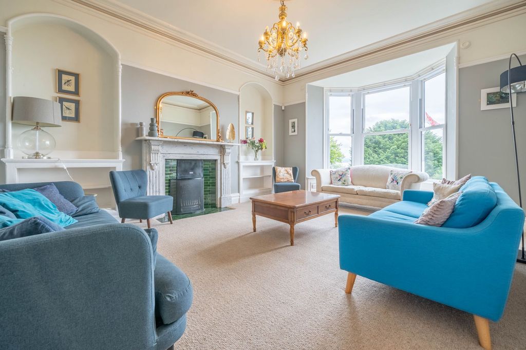 Property photo 2 of 23