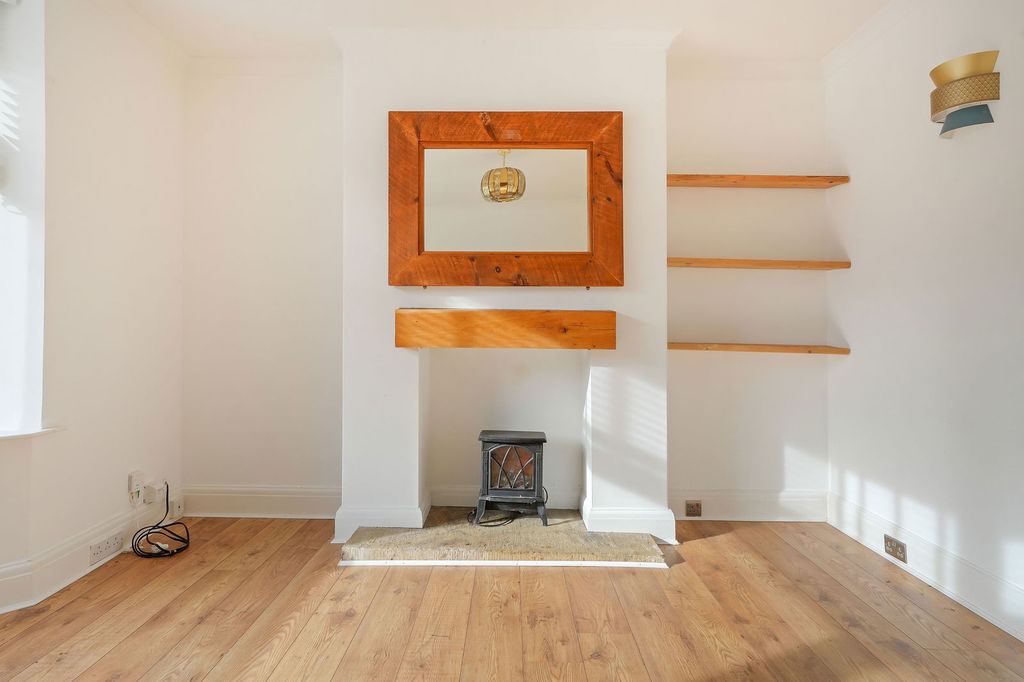 Property photo 3 of 23