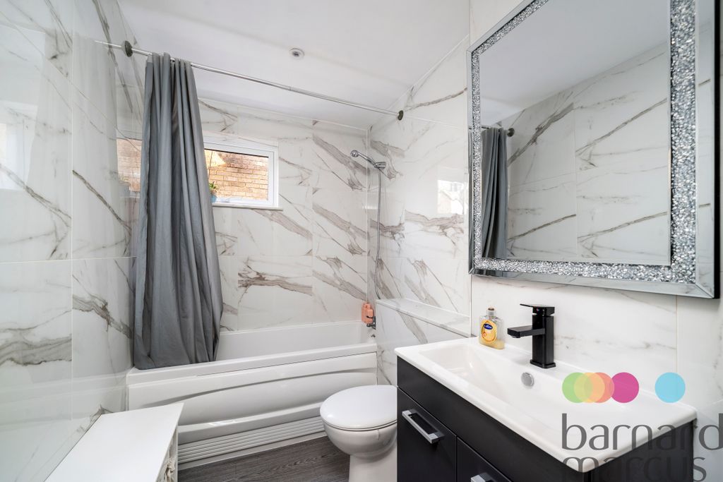 Property photo 3 of 7 Bathroom