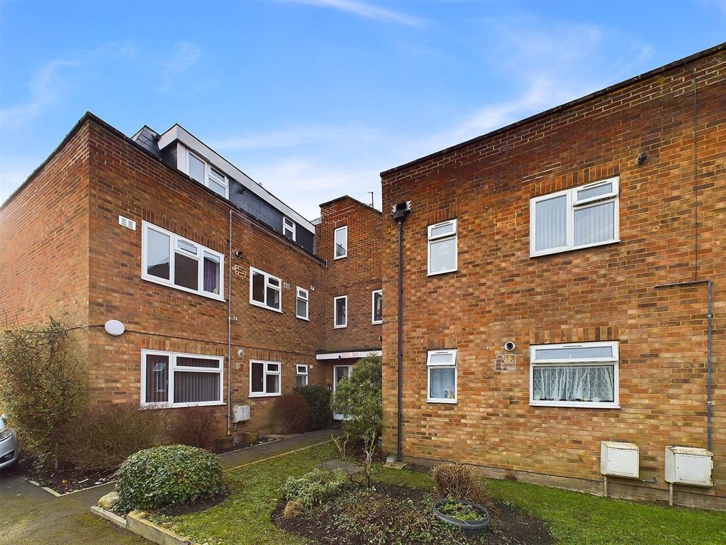 Property photo 1 of 9 Cam03510G0-Pr0247-Still024.Jpg