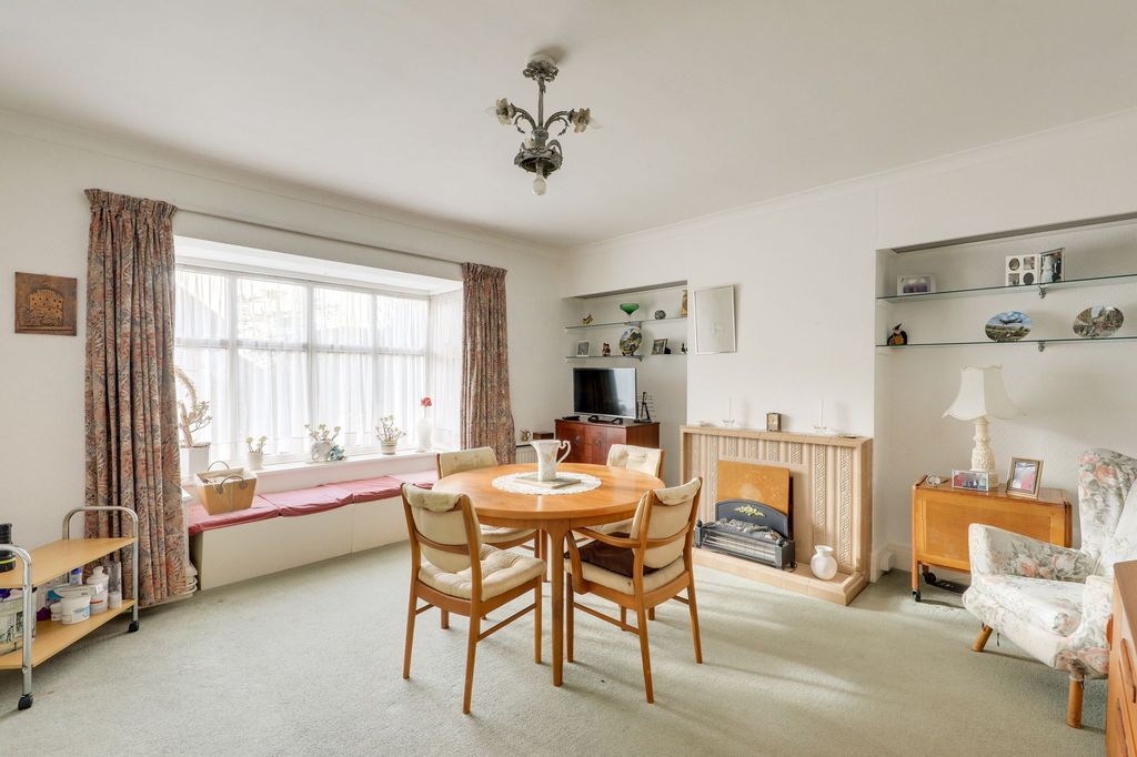 Property photo 2 of 27