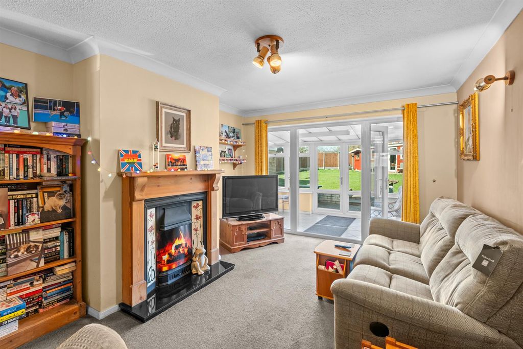 Property photo 2 of 19 10Wrenclose-012.Jpg