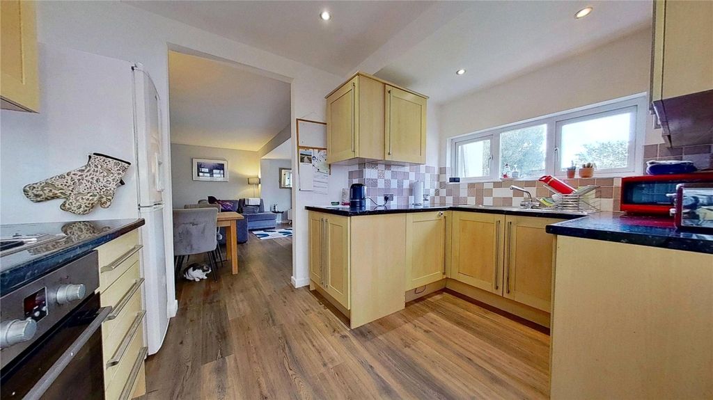Property photo 2 of 15 Picture No. 04
