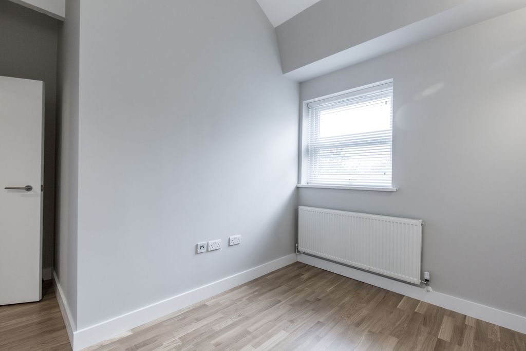 Property photo 3 of 10 Kitchen