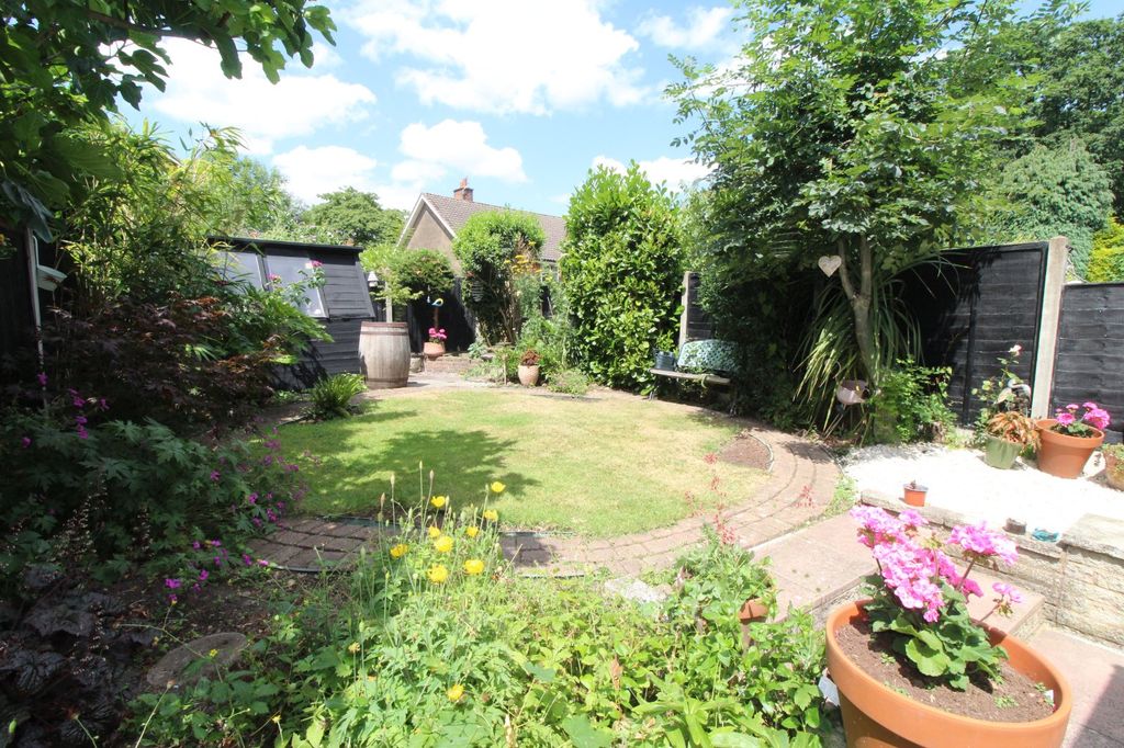 Property photo 2 of 12 Picture No. 11