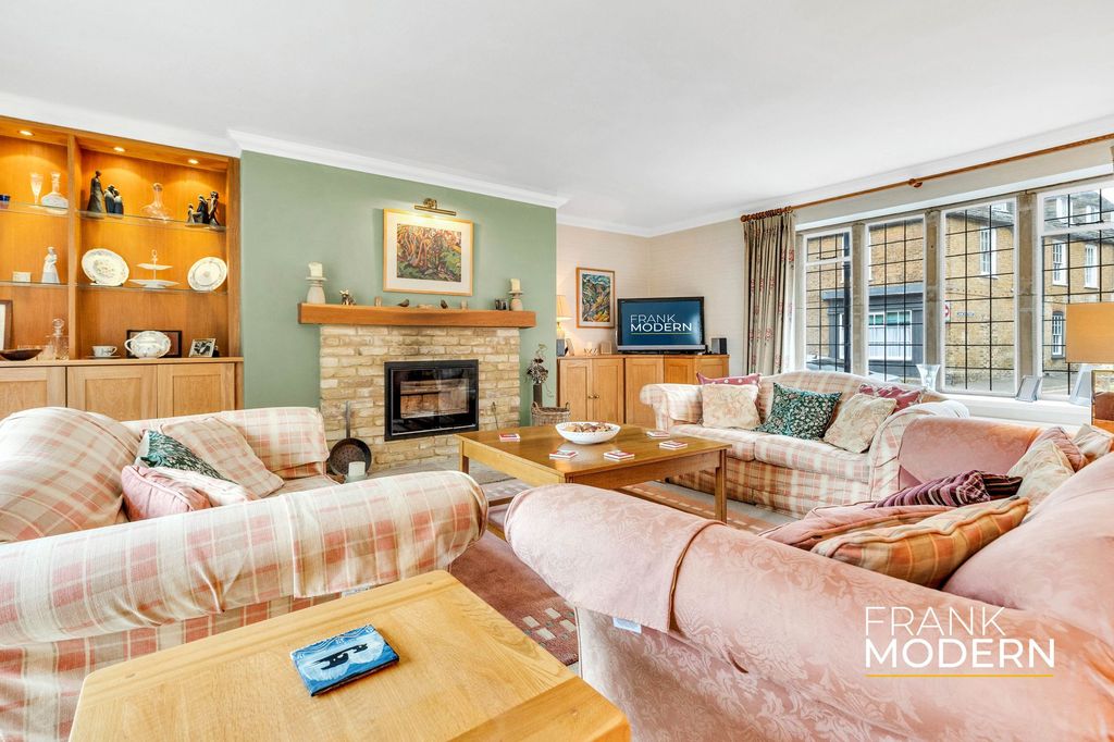 Property photo 3 of 84 Living Room