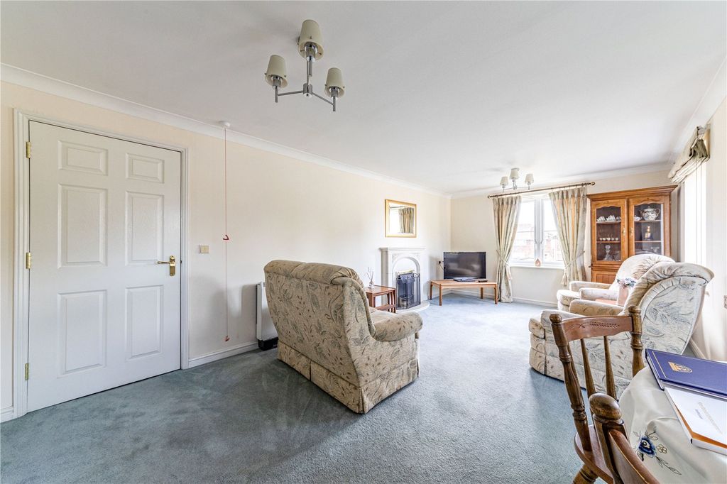 Property photo 3 of 16 Sitting Room