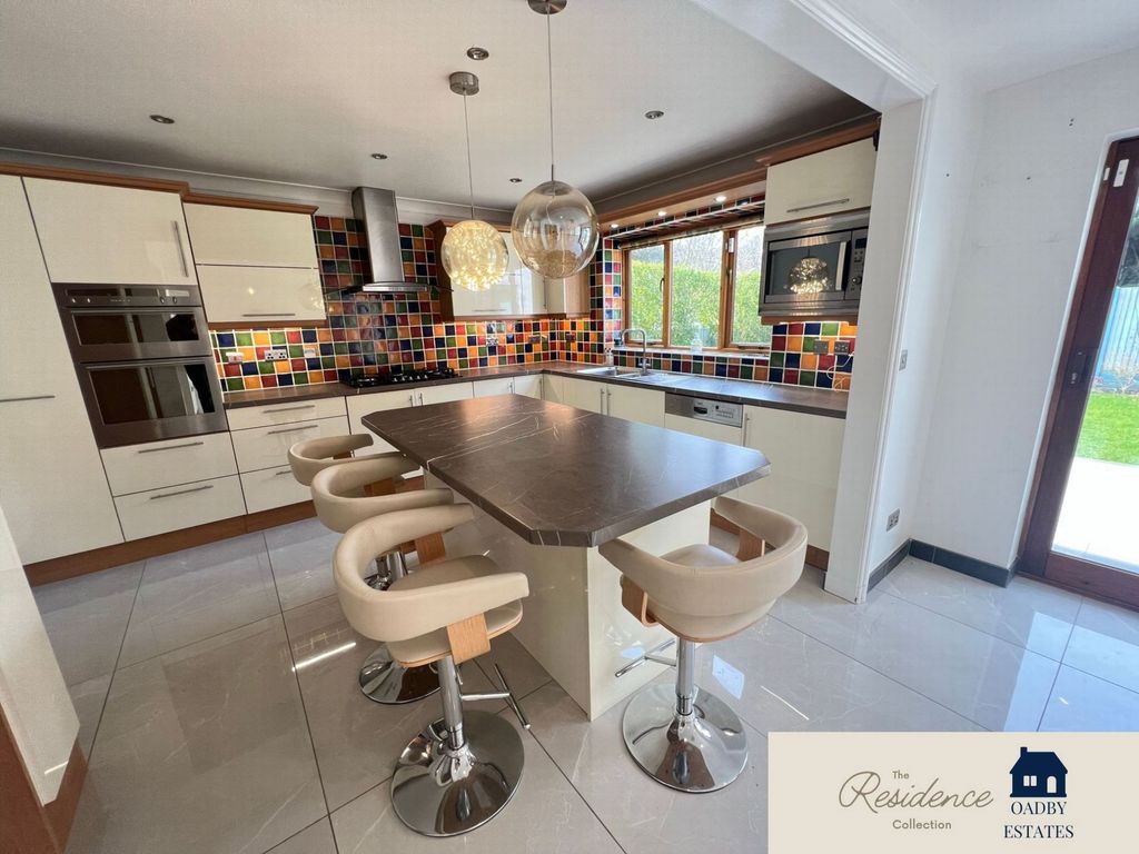 Property photo 3 of 18 Kitchen