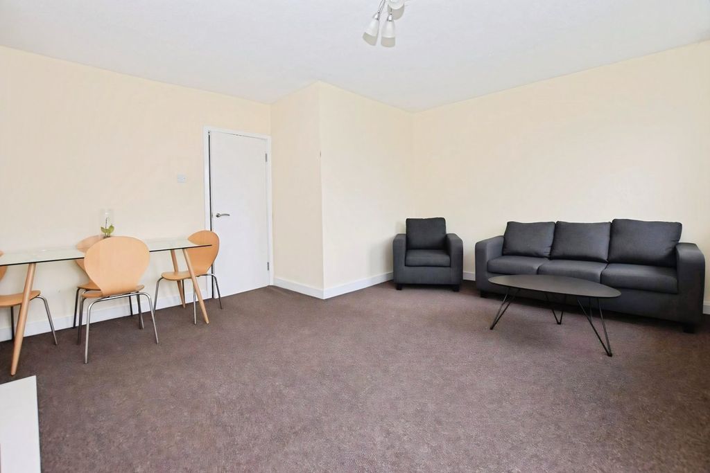 Property photo 2 of 15 Picture No. 27