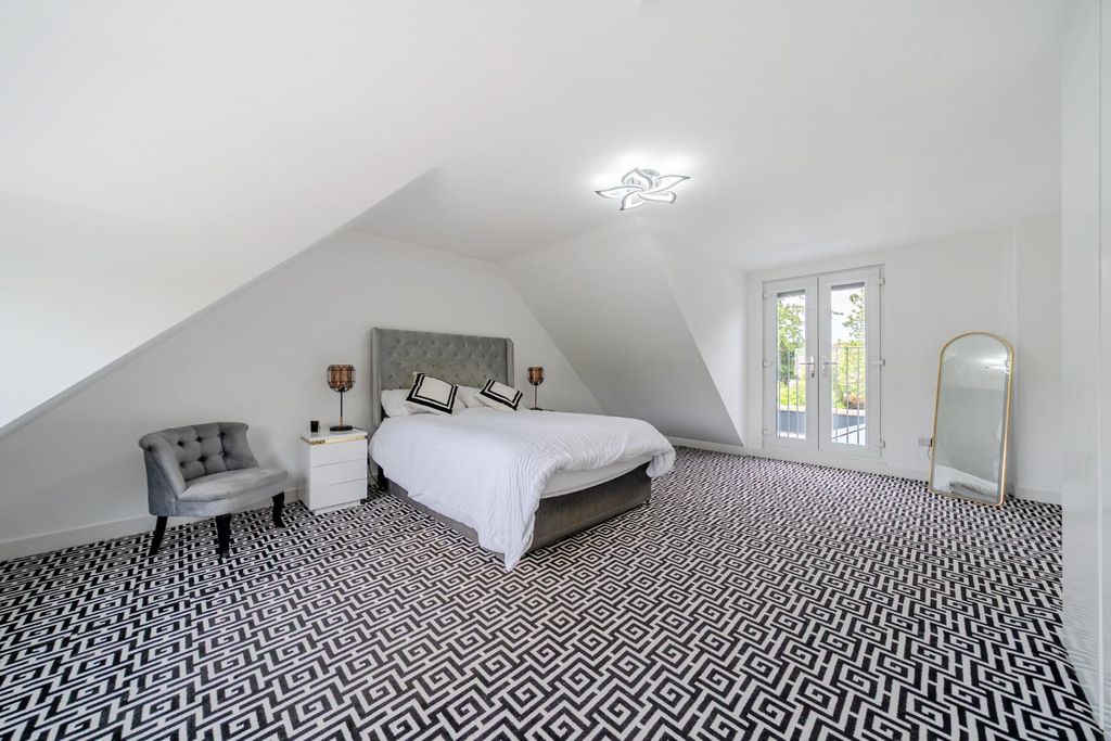 Additional image 10 of 5 bed chalet for saleDrayton Lane, Drayton, Portsmouth PO6