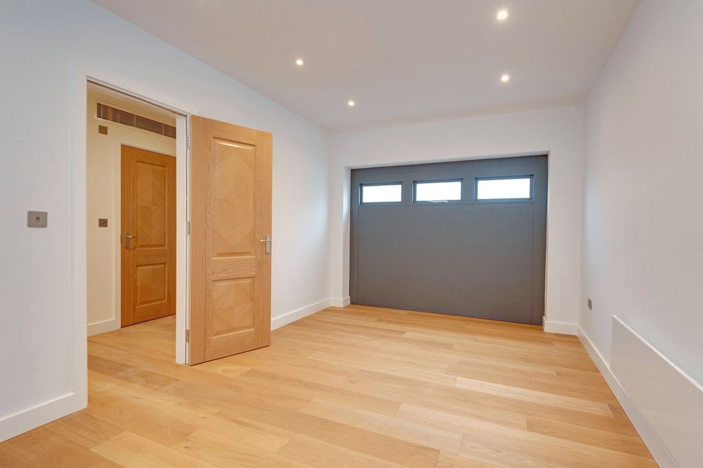 Property photo 3 of 8 Picture No. 03