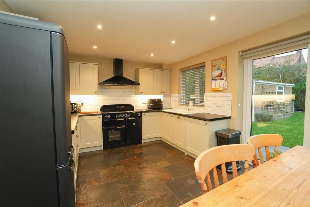 Property photo 3 of 21 Dining Kitchen