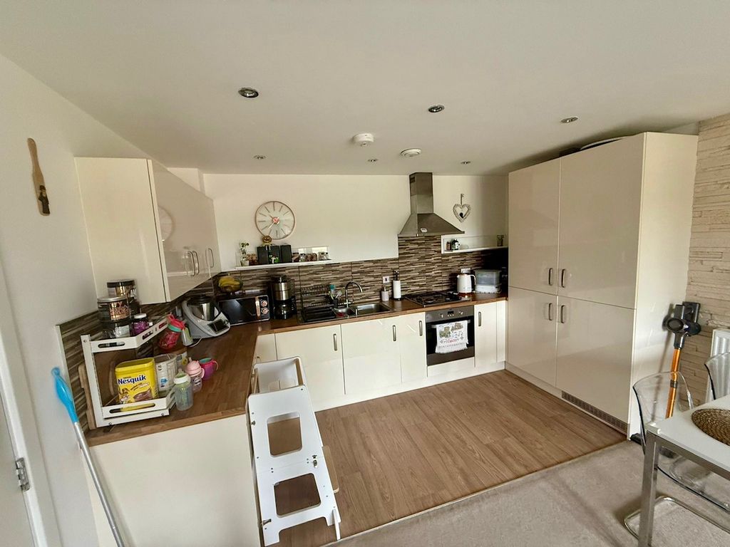 Property photo 3 of 11