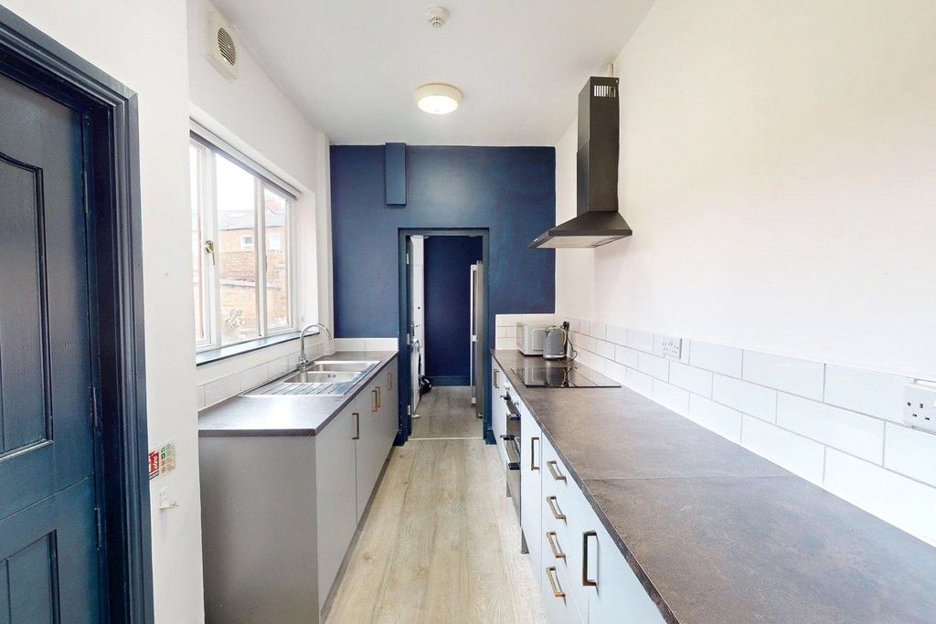 Property photo 3 of 14 Picture No. 18