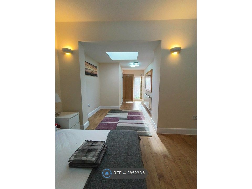 Property photo 2 of 14 En-Suite Room