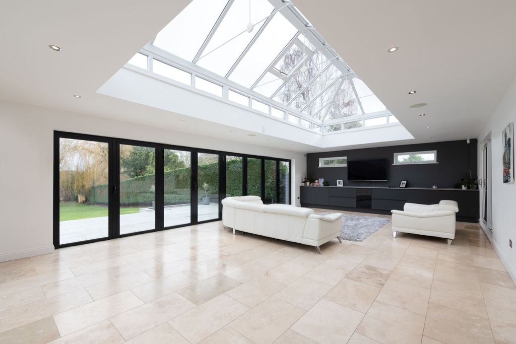 Property photo 2 of 21