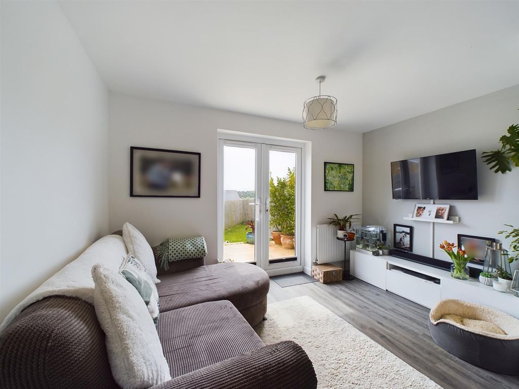 Property photo 2 of 10 2 Lounge 3.Jpg