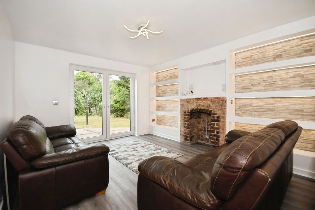 Property photo 2 of 17 Photo