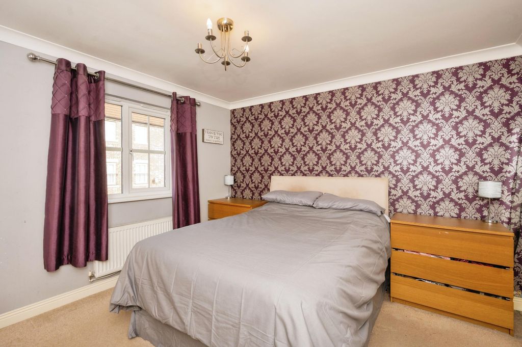 Property photo 3 of 27