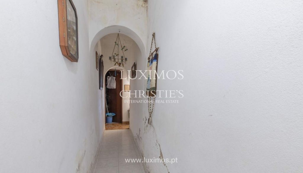Property photo 2 of 33