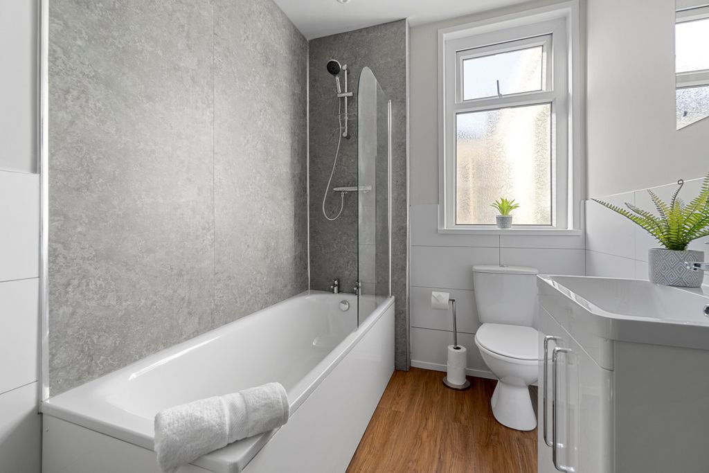 Property photo 3 of 8 0004