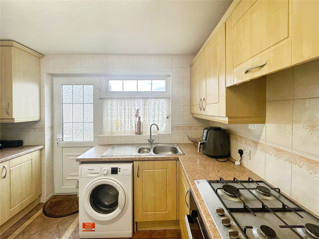 Property photo 2 of 18 Picture No. 12