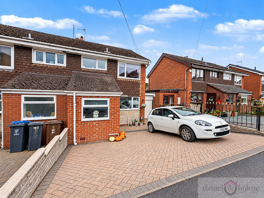 Property photo 1 of 22 Pristine UK Driveway With White Hatchback