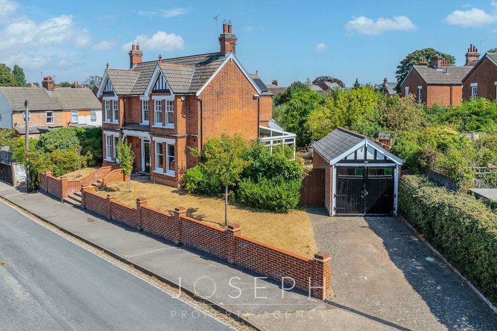 Property photo 2 of 42