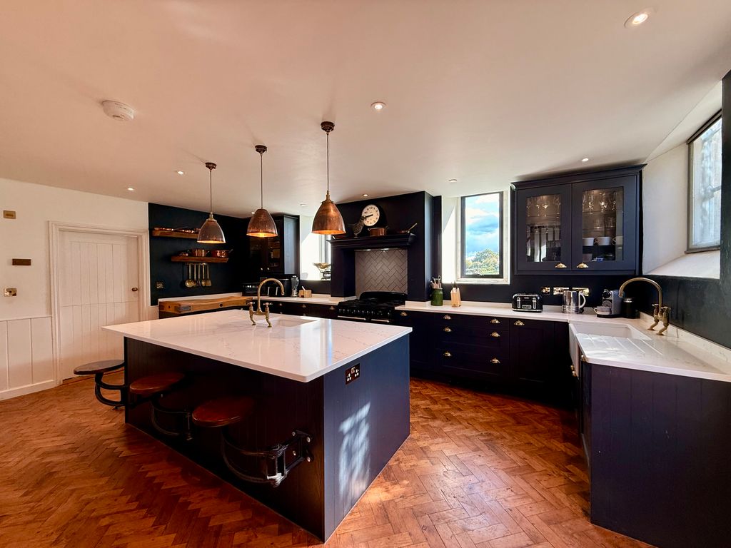 Property photo 3 of 16 Kitchen