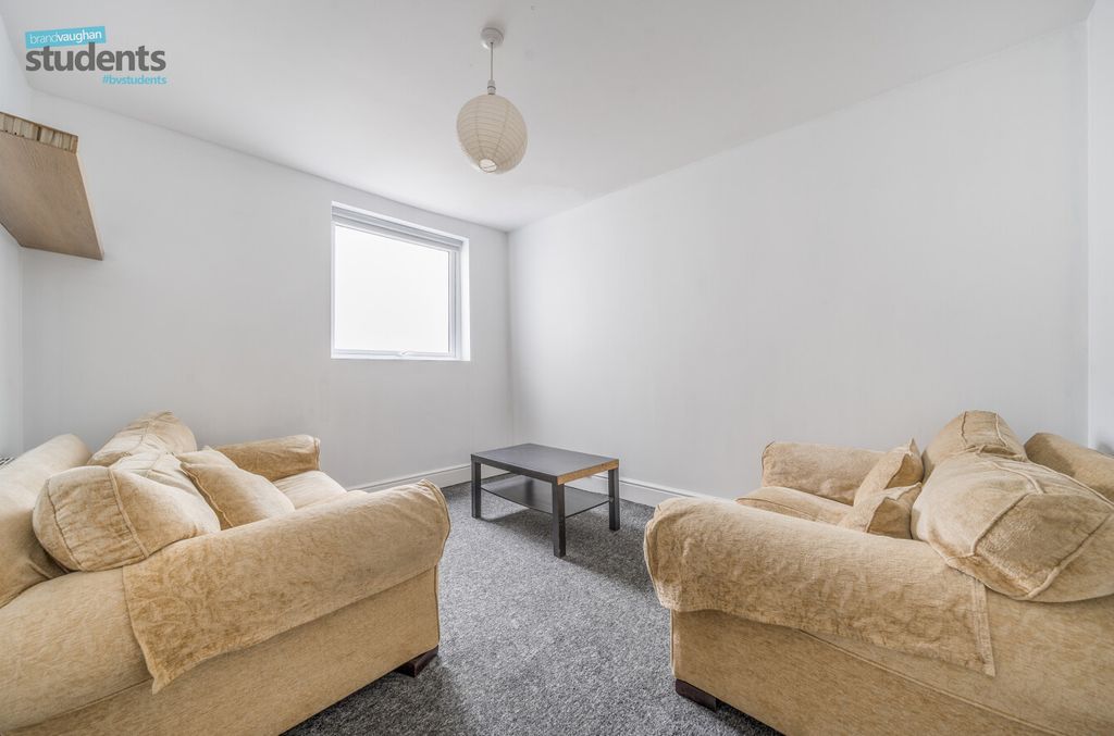 Property photo 3 of 12 25964099-A73c-43B...