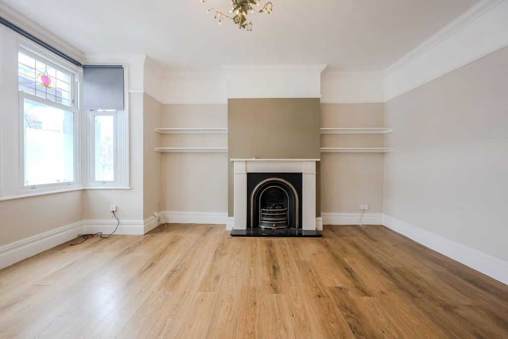 Property photo 3 of 9