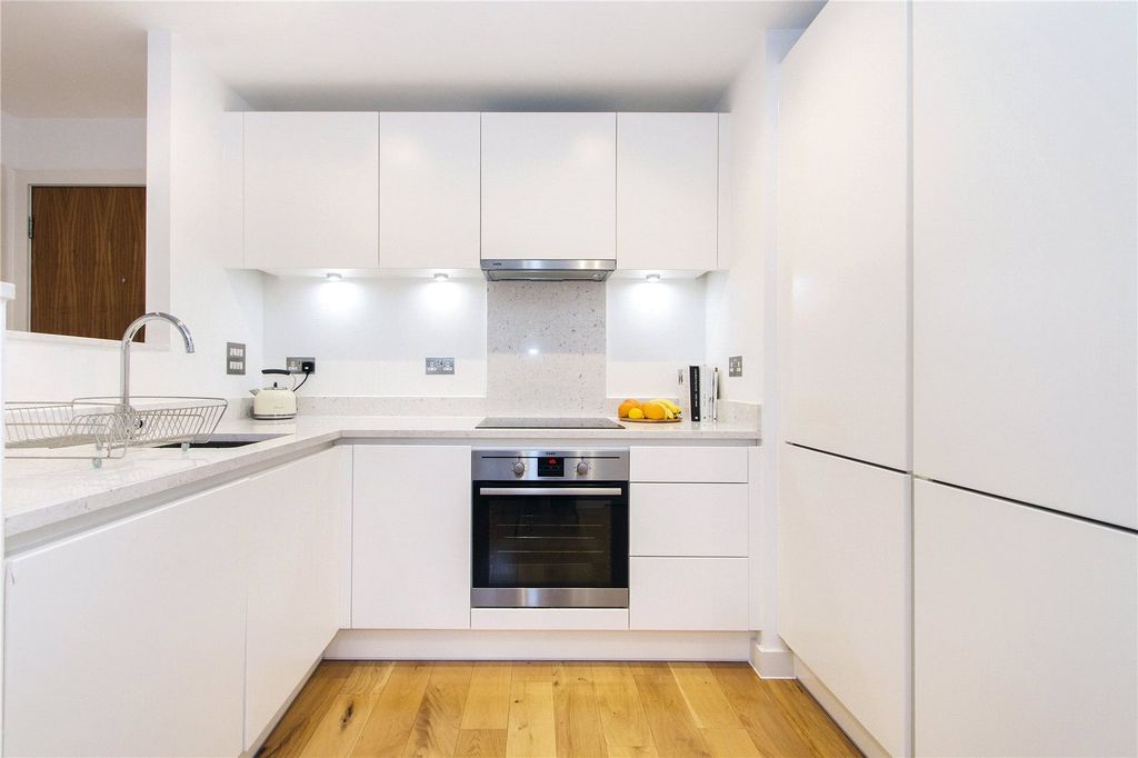 Property photo 3 of 10 Kitchen