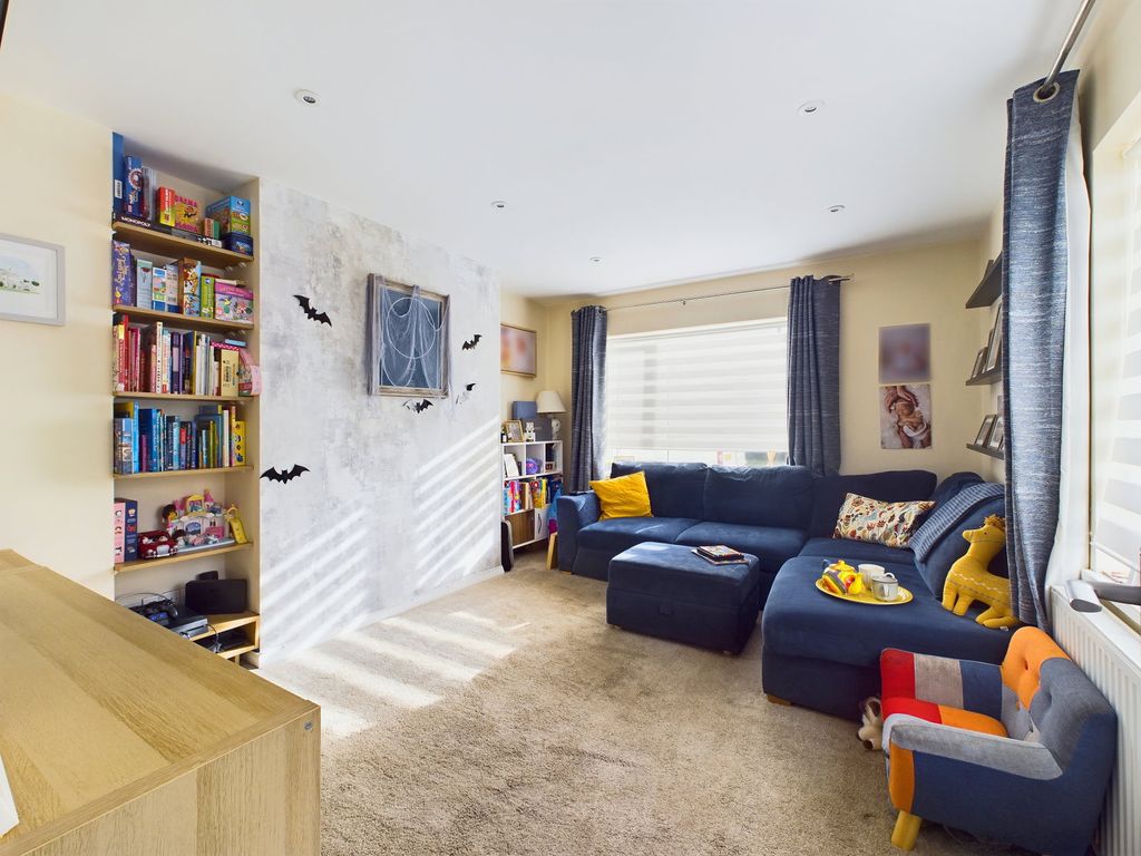 Property photo 3 of 11