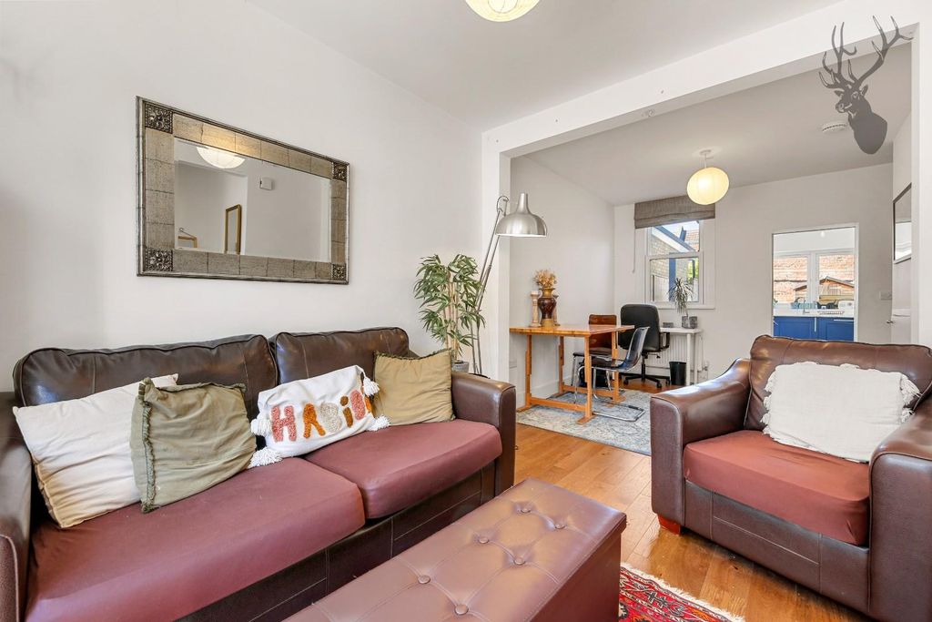 Property photo 3 of 19