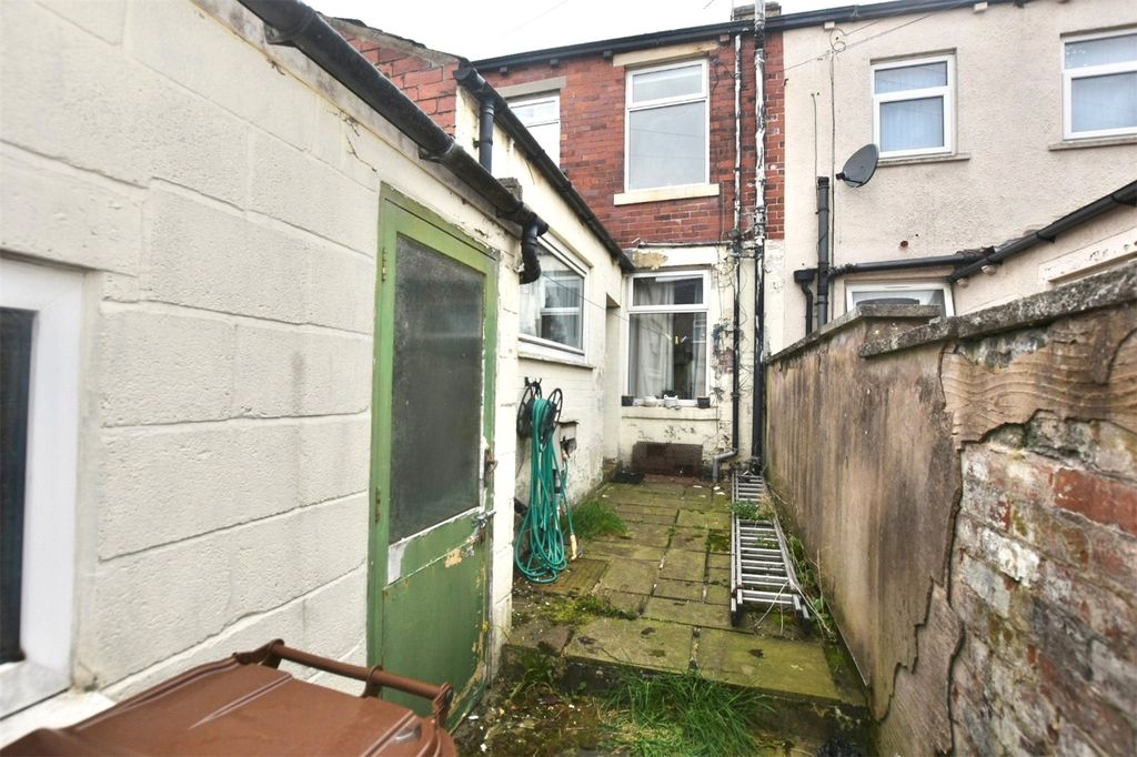 Property photo 2 of 3 Yard