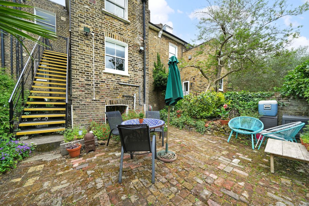 Property photo 1 of 23